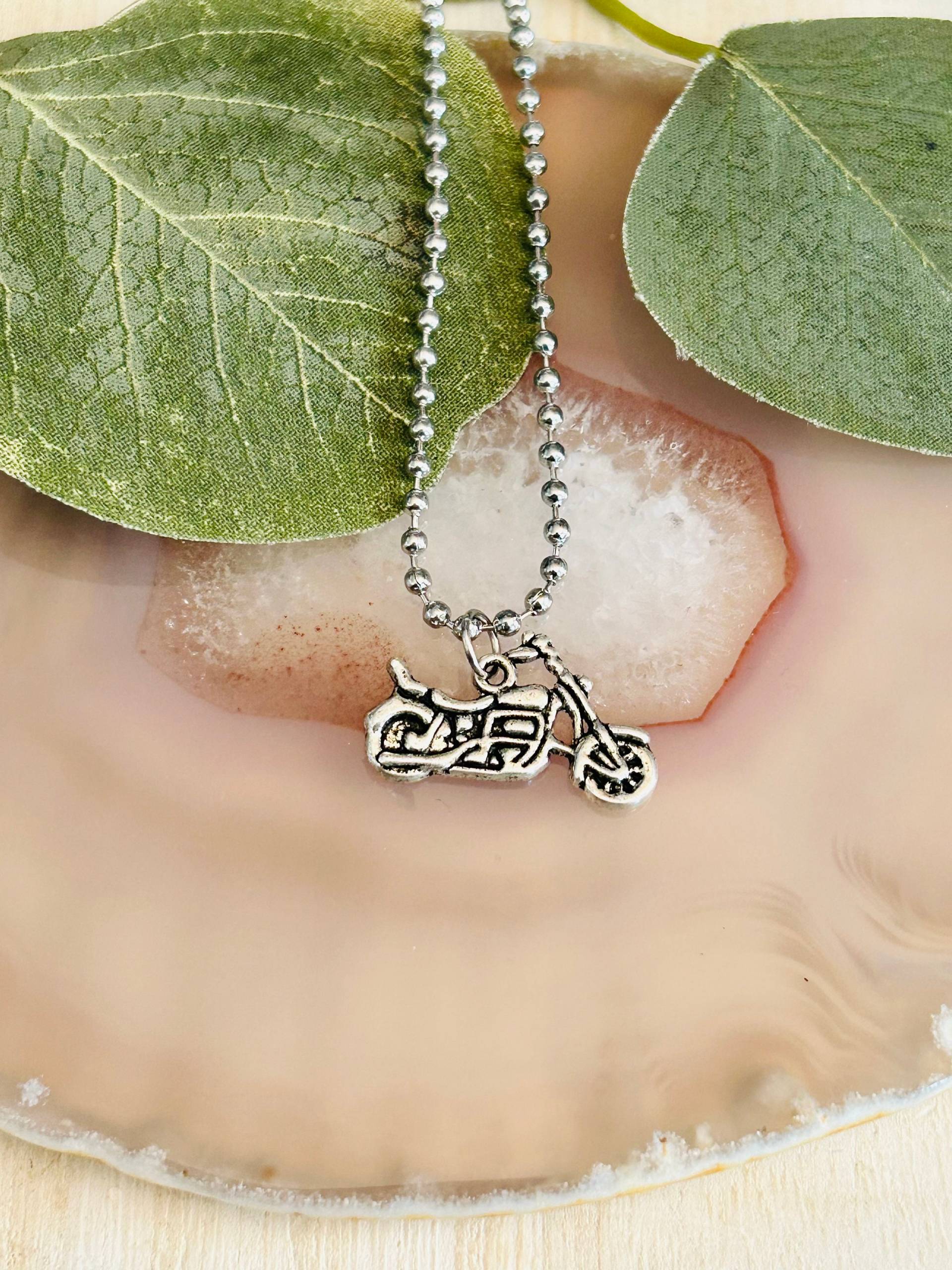 Kinder Motorrad Halskette, Silber Reise Halskette Kinder Motorrad Halskette, Silber Reise Halskette von Crushedonjewelry