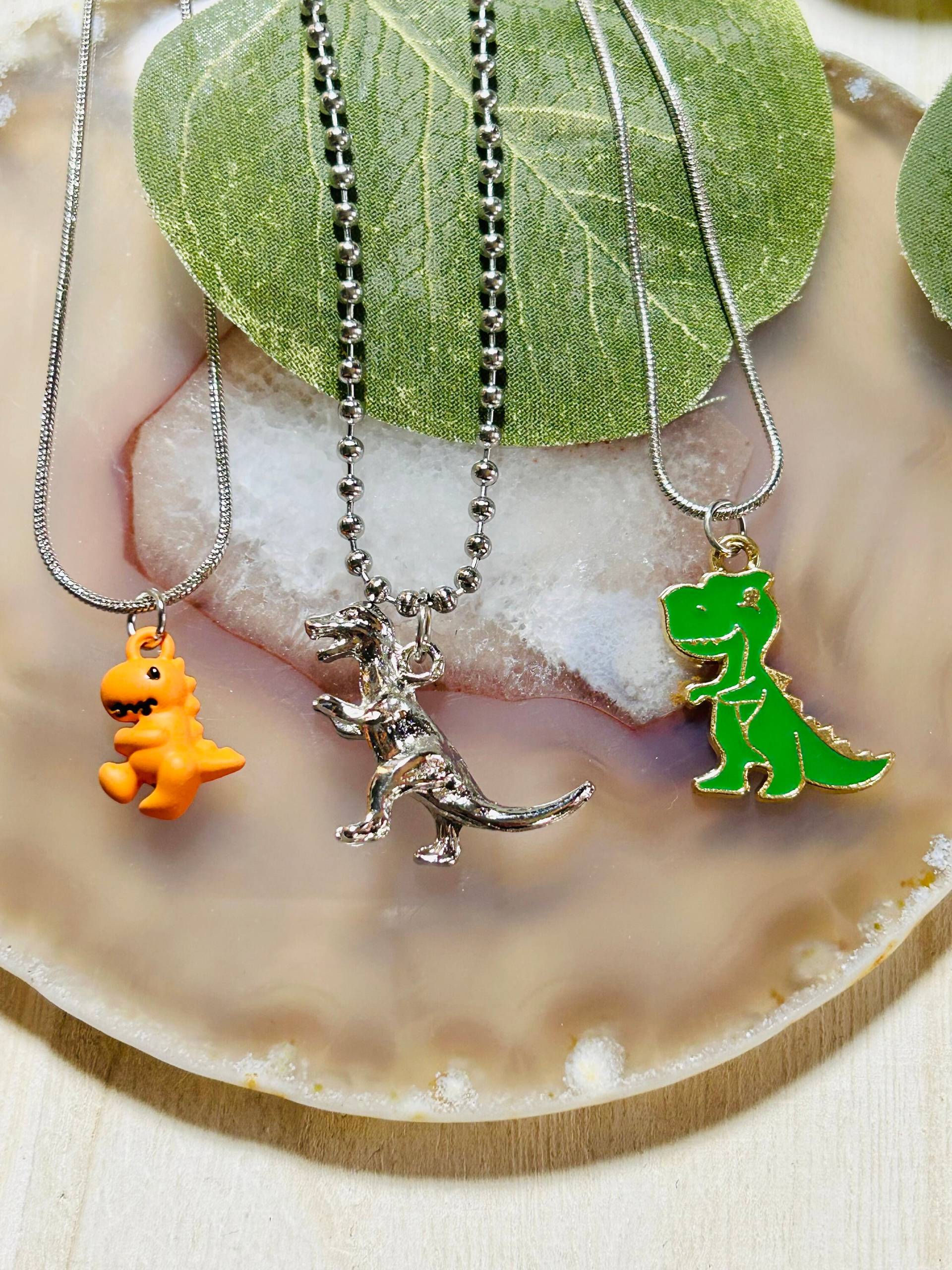 Kinder T-Rex Halskette, Dinosaurier Halskette von Crushedonjewelry