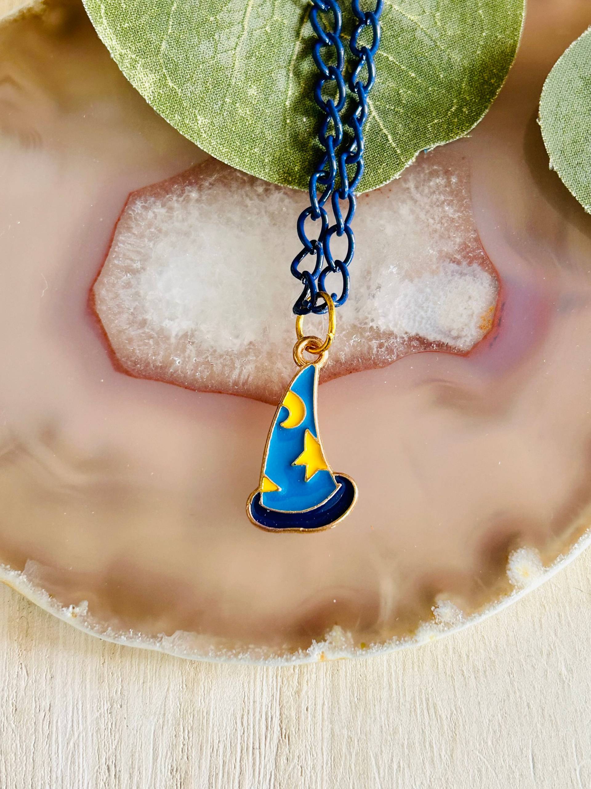 Kinder Zauberer Hut Halskette, Blau Halskette von Crushedonjewelry