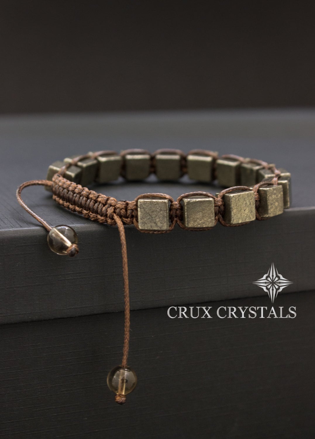Fools Gold, Pyrit Würfel Form Perlen Herren Armband Edelstein Shamballa Energie Weihnachtsgeschenk Für Ihn Wickelarmband Makramee von CruxCrystals