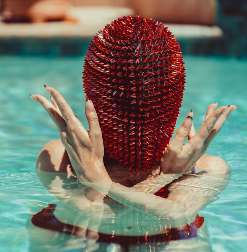 Red Fury - Eine Handgefertigte Haute Couture Spike Maske Mit Vollständiger Bedeckung von CrypticNine