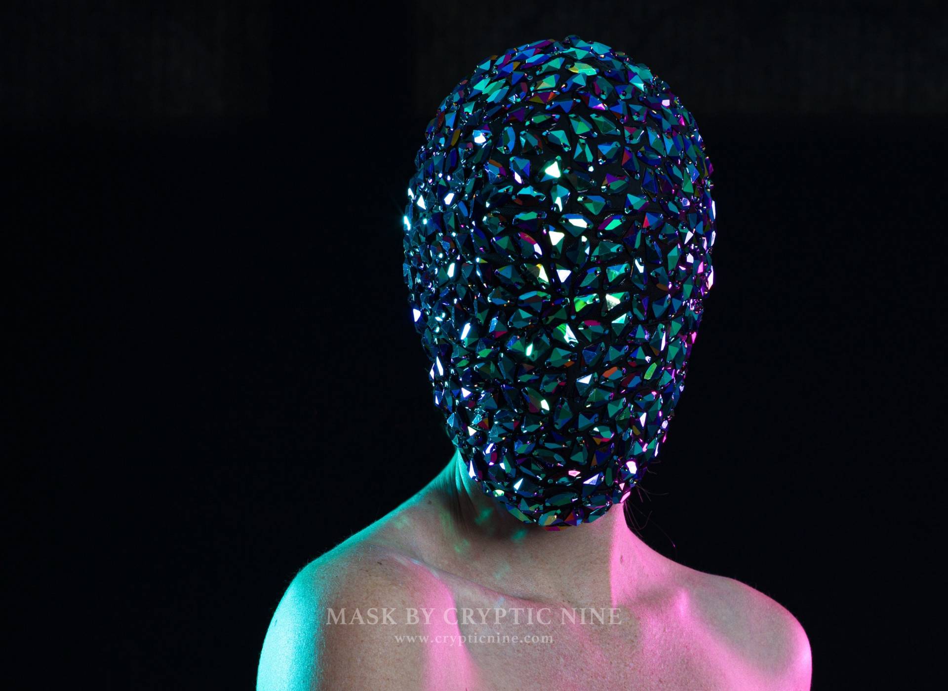 Sea Monster .. Custom Masquerade Maske Handmade Covered in Multi Color Jewels Grün/Blau von CrypticNine