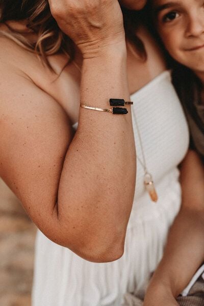 Turmalin Armreif von Crystal and Sage von Crystal and Sage