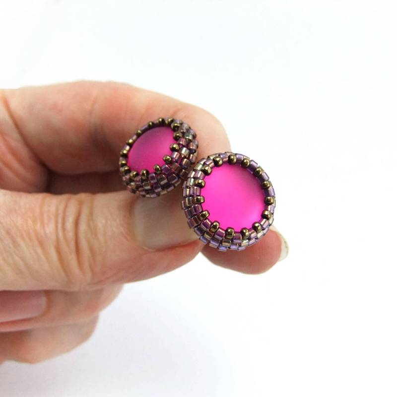 Fuchsia Pink Cabochon Ohrstecker Perlen Rosa Luna Soft Touch Cabochons Handgemachte Perlen Cab Sterling Silber Posts Post Ohrringe Fuchsia Pink Cabochon Ohrstecker Perlen Rosa Luna Soft Touch Cabochons Handgemachte Perlen Cab Sterling Silber Posts Post Ohrringe von CrystalBazaar