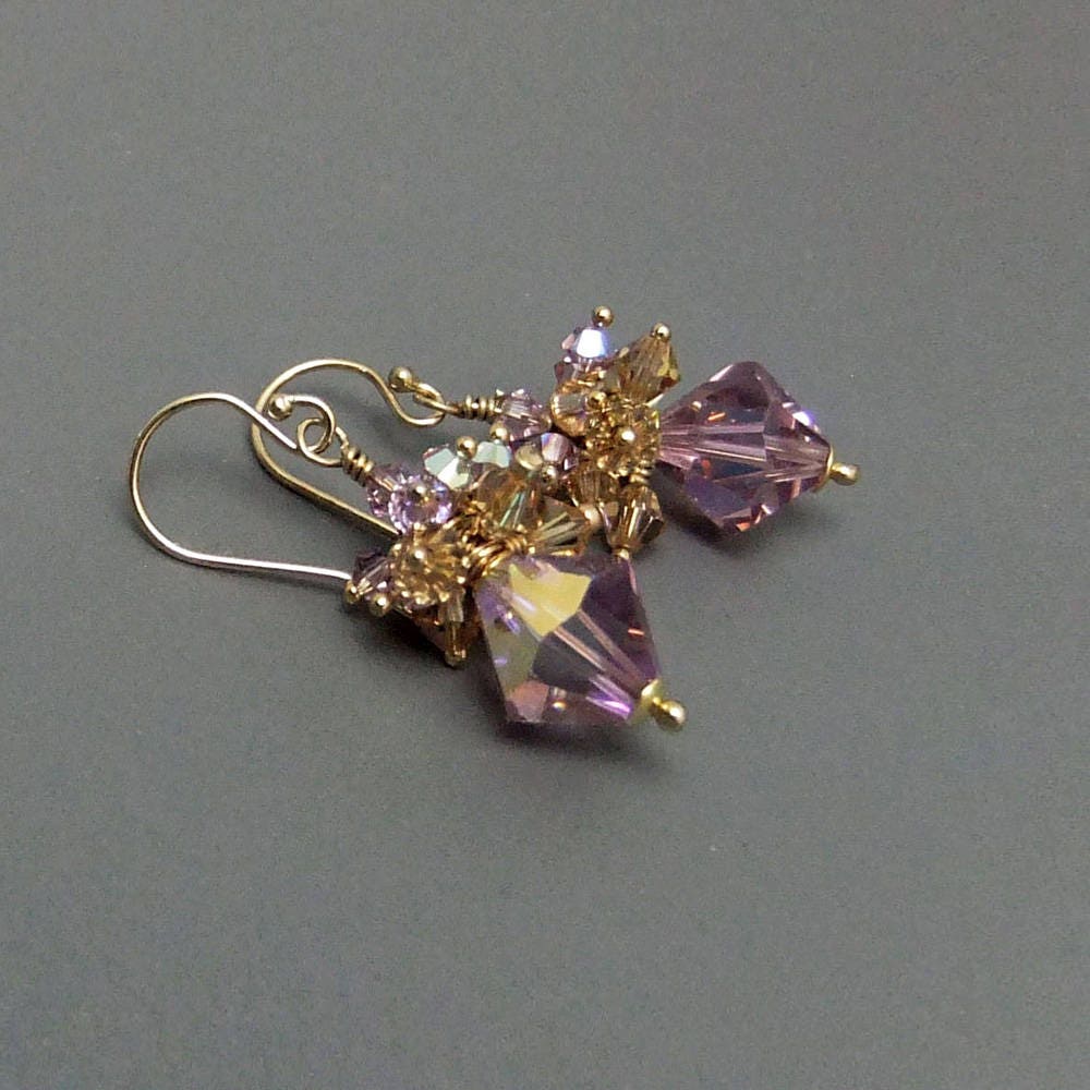 Leichte Amethyst Premium Kristall Cluster Ohrringe, Handgefertigte Gold Fill Ohrhaken, Vintage Perlen, Helle Colorado Topas Doppelkegel Leichte Amethyst Premium Kristall Cluster Ohrringe, Handgefertigte Gold Fill Ohrhaken, Vintage Perlen, Helle Colorado Topas Doppelkegel von CrystalBazaar