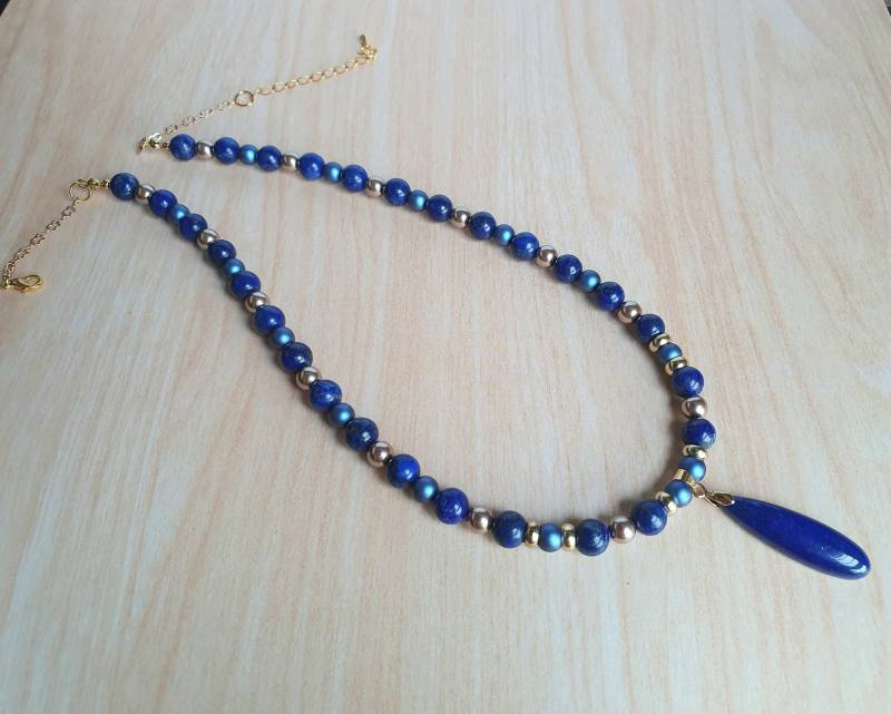 Atemberaubende Handgefertigte Halskette Mit Lapislazuli Und Swarovski-Perlen von CrystalBijouxbyEmmie