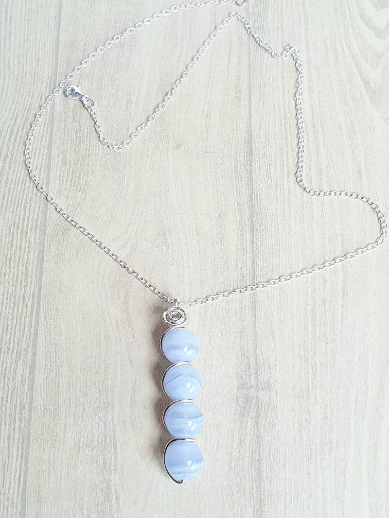 Blauer Spitzenachat-Perlendraht-Anhänger Mit 925Er Silberkette von CrystalBijouxbyEmmie