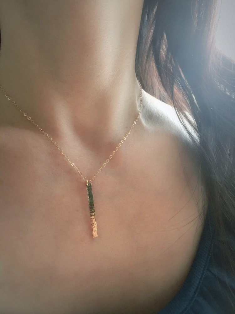 14K Gold Gefüllt Vertikale Bar Halskette, Gold Gehämmert Bar Halskette In 14K Gold Gefüllt Vertikale Bar Halskette, Gold Gehämmert Bar Halskette In von CrystalBlueJewels