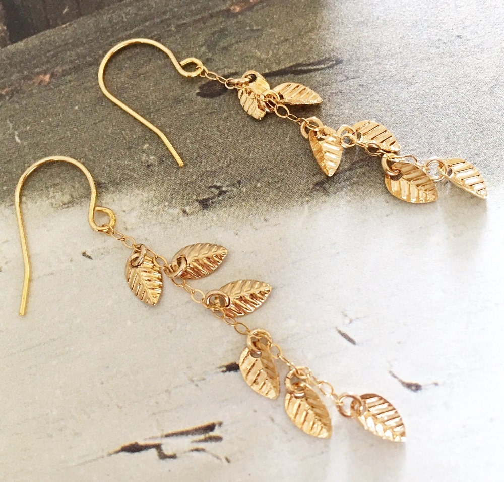 Gold Blatt Ohrringe, Kleine Goldene Blätter Baumeln Gold Blatt Ohrringe, Kleine Goldene Blätter Baumeln von CrystalBlueJewels