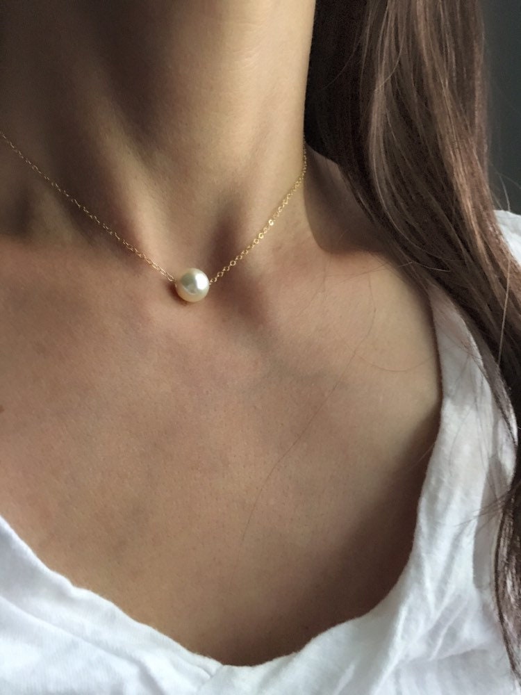 Kette Mit Einer Schwimmenden Perle, Süßwasserperle 10mm Kette Mit Einer Schwimmenden Perle, Süßwasserperle 10mm von CrystalBlueJewels