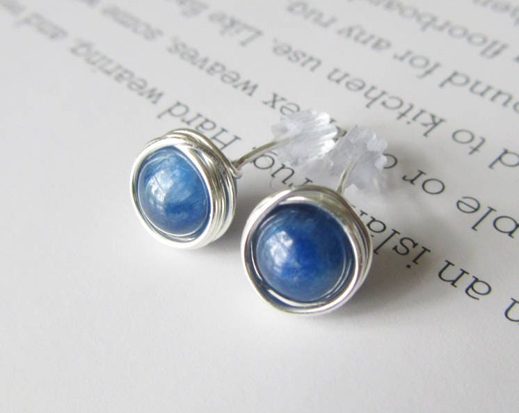 Kyanit Draht in Sterling Silber Ohrstecker Gewickelt Kyanit Draht in Sterling Silber Ohrstecker Gewickelt von CrystalBlueJewels
