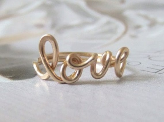 Love Ring in 14K Gold Fill, Script 14K Filled, Wired Filled Liebesring Love Ring in 14K Gold Fill, Script 14K Filled, Wired Filled Liebesring von CrystalBlueJewels