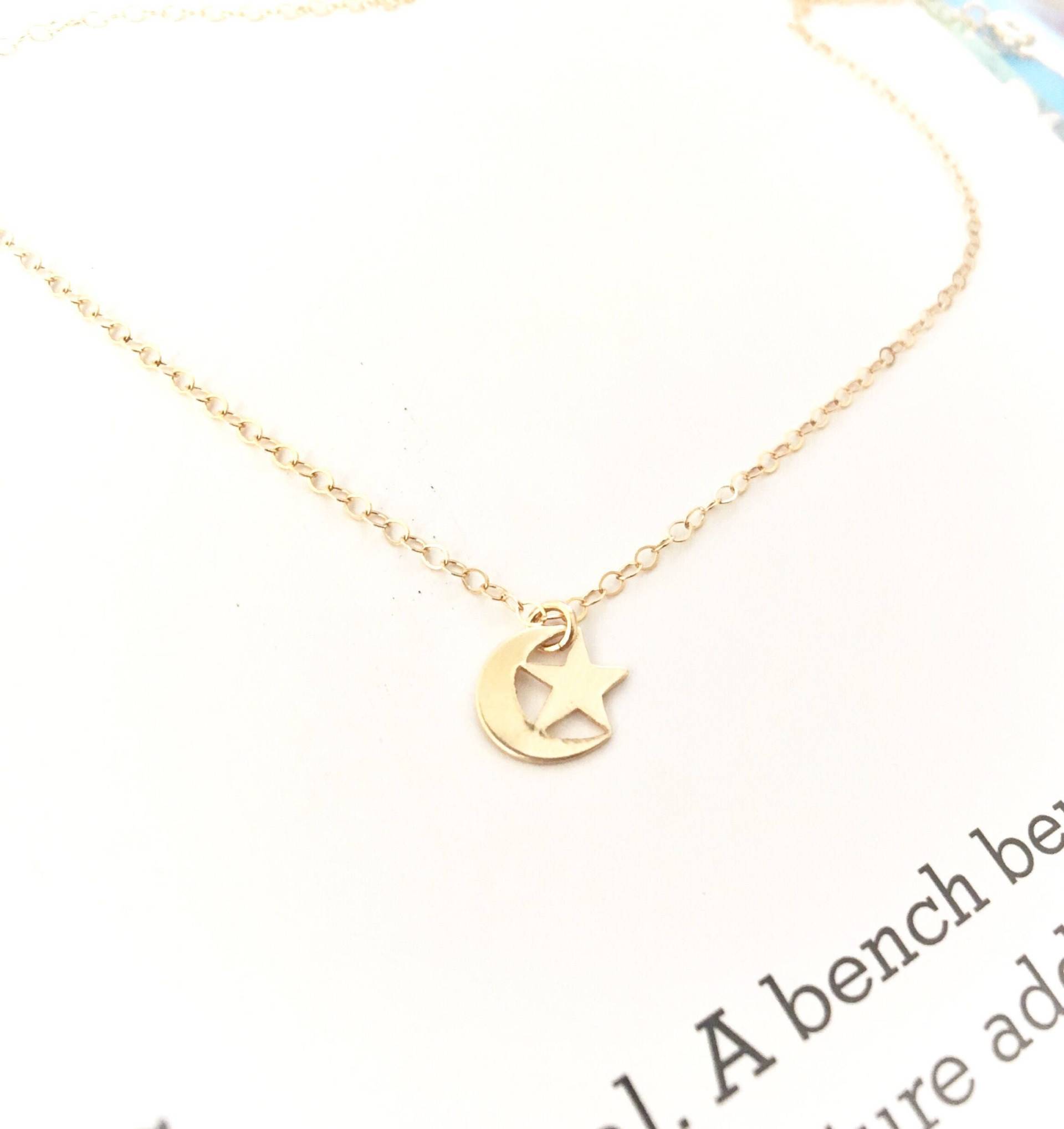 Mond Und Stern Halskette, 14K Gold Filled Charm Halskette Mond Und Stern Halskette, 14K Gold Filled Charm Halskette von CrystalBlueJewels
