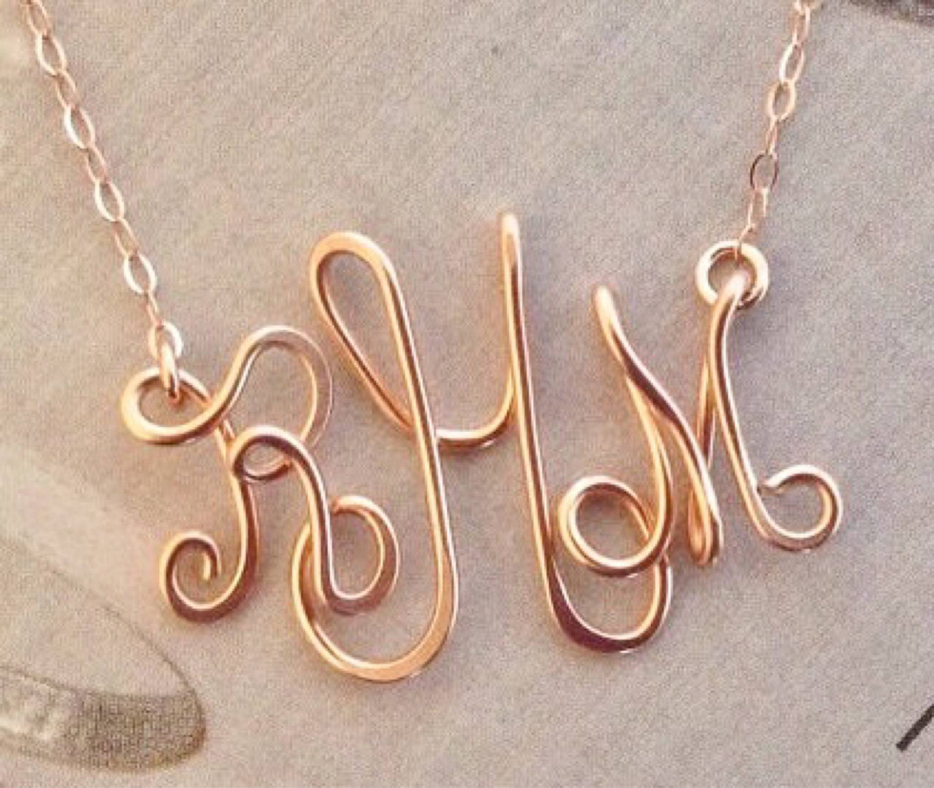 Monogramm Kette, 14K Roségold Filled, Halskette, Draht Namenskette Monogramm Kette, 14K Roségold Filled, Halskette, Draht Namenskette von CrystalBlueJewels