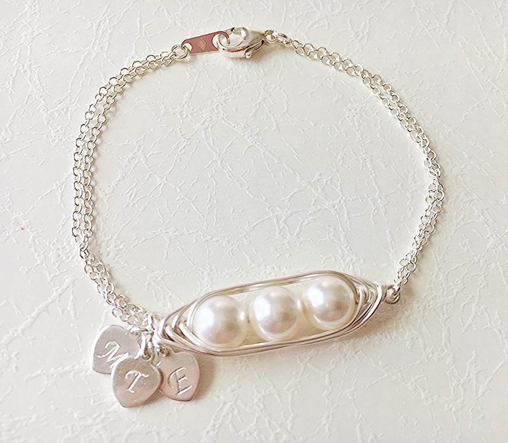 Perle Erbsenschote Armband, Sterling Silber Personalisierte Anfangsarmband, Erbsen in Einem Schotenperlenarmband Perle Erbsenschote Armband, Sterling Silber Personalisierte Anfangsarmband, Erbsen in Einem Schotenperlenarmband von CrystalBlueJewels