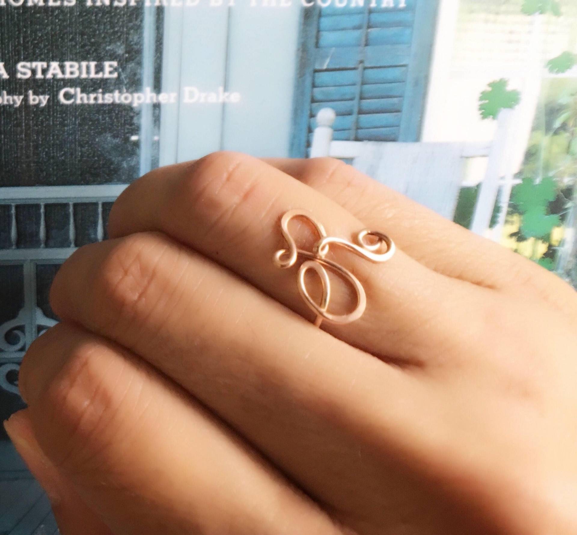Rose Gold Filled Custom Initial Ring, Drahtring, Initialring, Personalisierter Initialschmuck, Draht Ring Rose Gold Filled Custom Initial Ring, Drahtring, Initialring, Personalisierter Initialschmuck, Draht Ring von CrystalBlueJewels