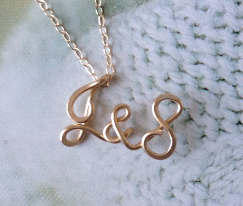 Zwei Initialen Kette Mit Ampersand | 14K Gold Filled Zwei Initialen Kette Mit Ampersand | 14K Gold Filled von CrystalBlueJewels