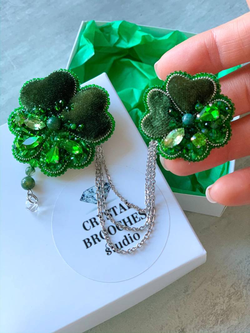 Kleeblatt Broschen Set Smaragd Grün Perlen Glücksbringer von CrystalBroochesStore