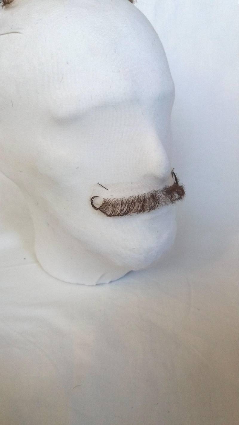 Qualität Natürliche Braun Feine Spitze Echthaar Schnurrbart Postiche Perücke Film Theater Tv Kostüm Qualität Natürliche Braun Feine Spitze Echthaar Schnurrbart Postiche Perücke Film Theater Tv Kostüm von CrystalFaithCreation