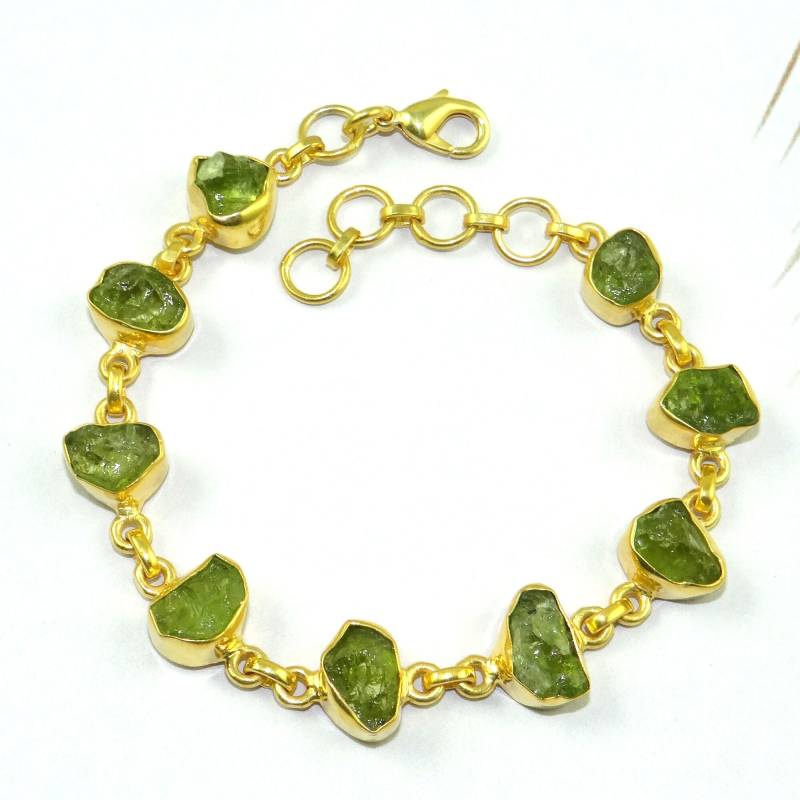 Aaa Rough Peridot Armband, Roh Heilstein Messing Mit Vergoldeten Ohrring, Birthstone Clx2022 von CrystalLegacy