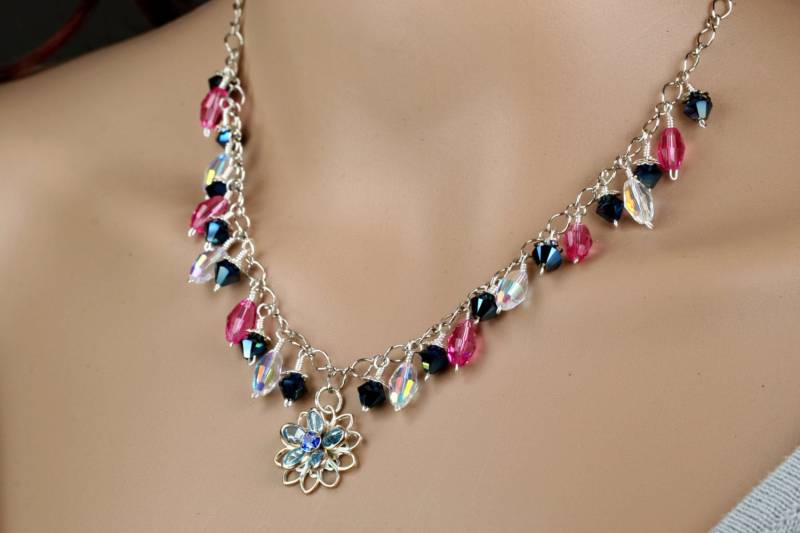 Swarovski Kristall Kegel Kette Mit Anhänger, Blume Swarovski Kristall Kegel Kette Mit Anhänger, Blume von CrystalMoments