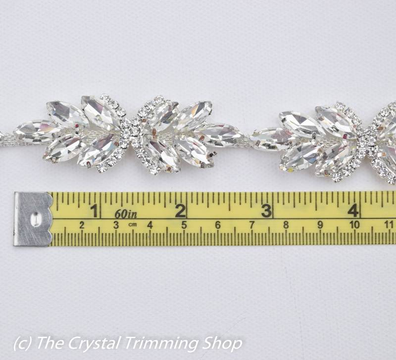 Kristall-Strassbesatz, Massenware - Großhandel Für Brautbesatz Dünner Kristallbesatz Strass-Applikation Cupchain Gold Zum Aufnähen [Stil Tr50] von CrystalTrimming