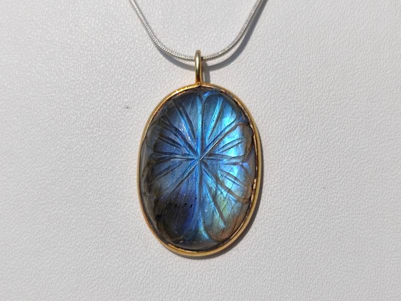 Labradorit Anhänger - Natürlicher Blauer Labradorit Geschnitzte Rose Messing Anhänger, Messing, Handgemachter Schmuck von CrystalUniverseShops