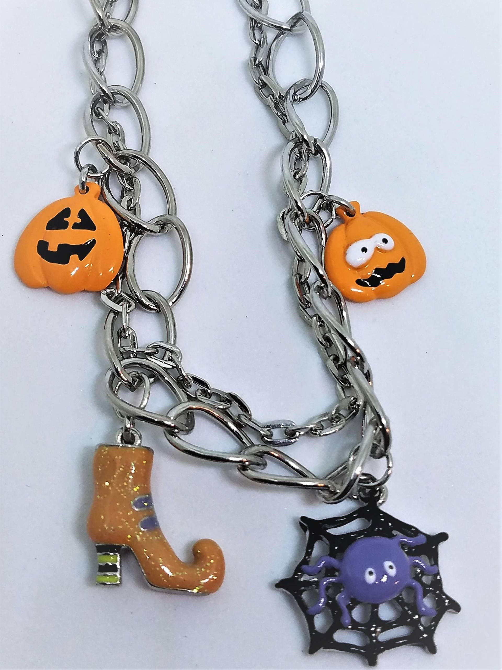 Halloween Themen Charm Armband Halloween Themen Charm Armband von CrystalVibezUT