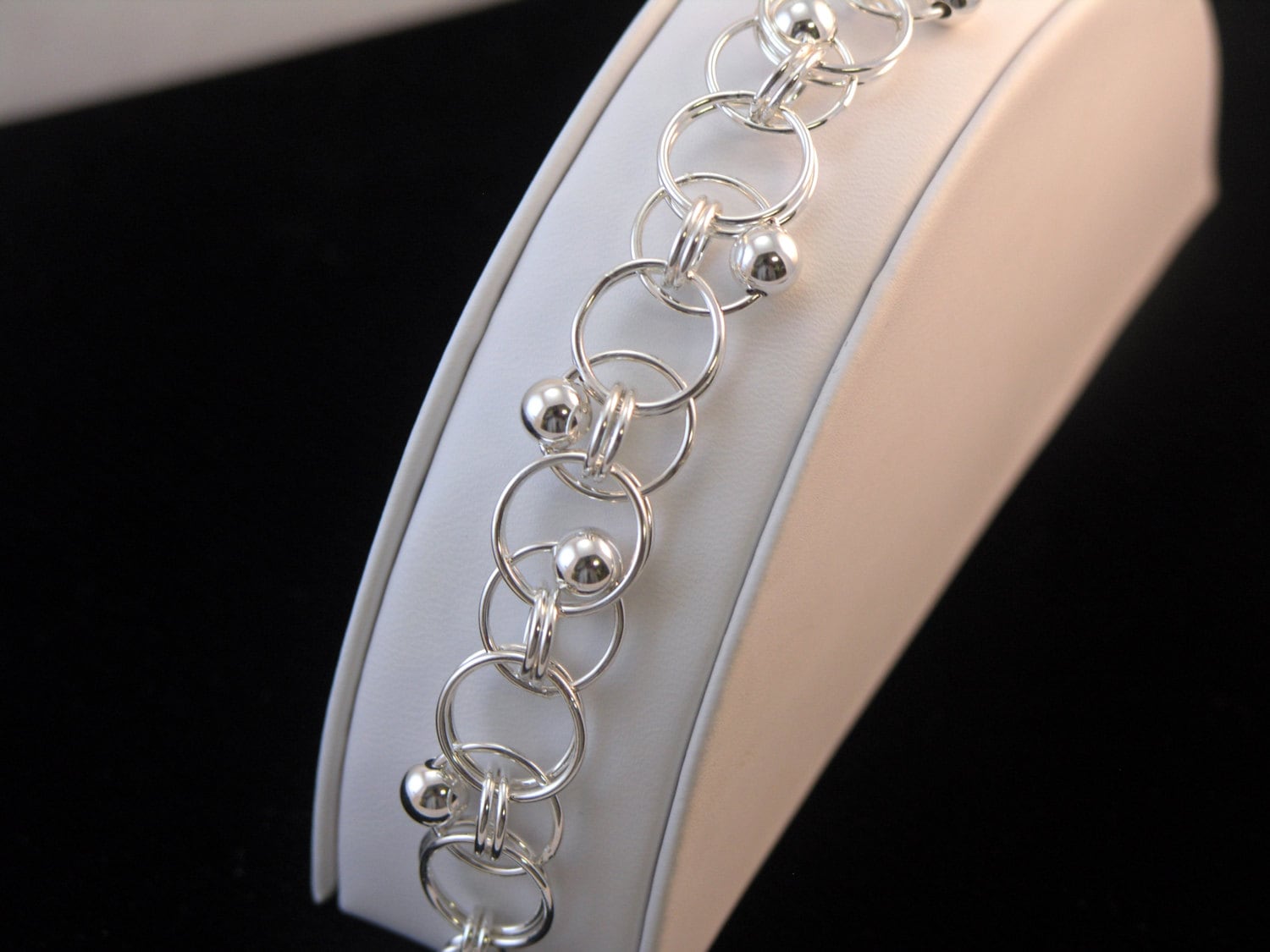 Gefangen Ring Armband - Argentium Silber, Nahtlose Sterling Silber Perlen, Gelötet Gefangen Ring Armband - Argentium Silber, Nahtlose Sterling Silber Perlen, Gelötet von CrystalWaveDesigns