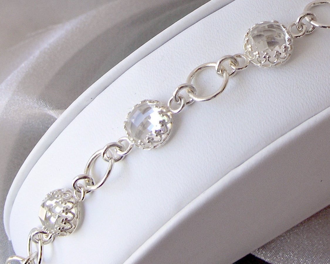 Gwyneth - Argentium Silber Armband, Weißer Topas, Rose Schnitt Cabachons, Spring Ring Verschluss, Gelötet Gwyneth - Argentium Silber Armband, Weißer Topas, Rose Schnitt Cabachons, Spring Ring Verschluss, Gelötet von CrystalWaveDesigns