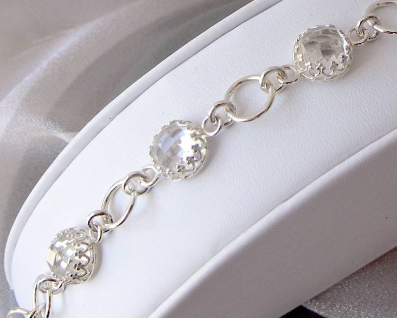 Gwyneth - Argentium Silber Armband, Weißer Topas, Rose Schnitt Cabachons, Spring Ring Verschluss, Gelötet von CrystalWaveDesigns