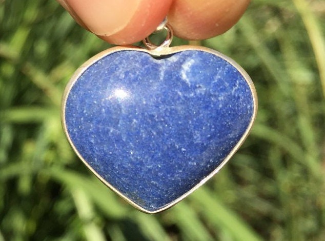 Blauquarz Halskette -Blauquarz Anhänger- Herz- - Herz Silber Anhänger-925 -Beruhigend & Beruhigend | 2 cm Breit Blauquarz Halskette -Blauquarz Anhänger- Herz- - Herz Silber Anhänger-925 -Beruhigend & Beruhigend | 2 cm Breit von CrystalWondersUK