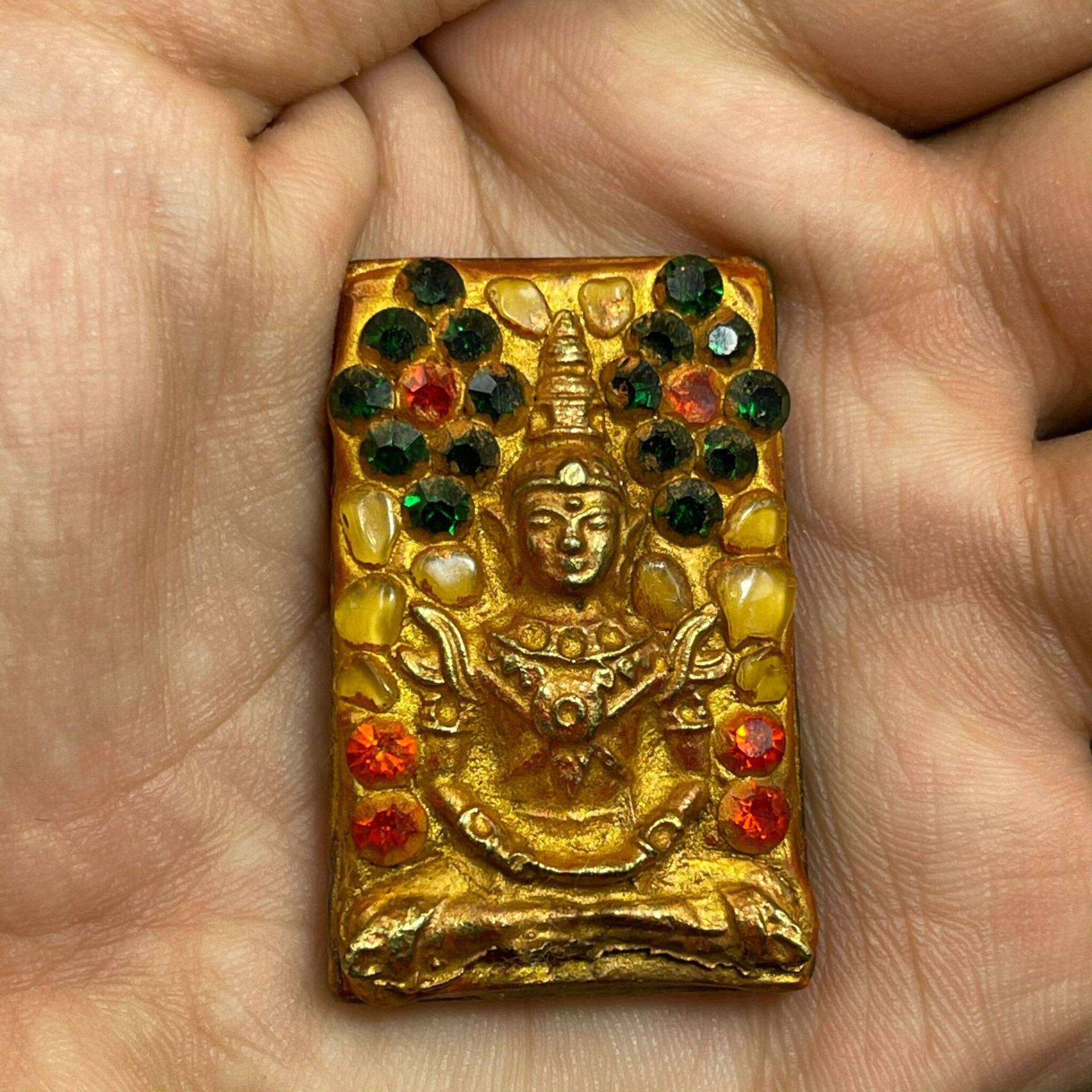 Antike Grüne Jade Thai Amulett Mächtige Somdej Lp Tog Wat Kaew Pim Yai Mit Gold Vergoldung Gandhara Figur von CrystalballStore