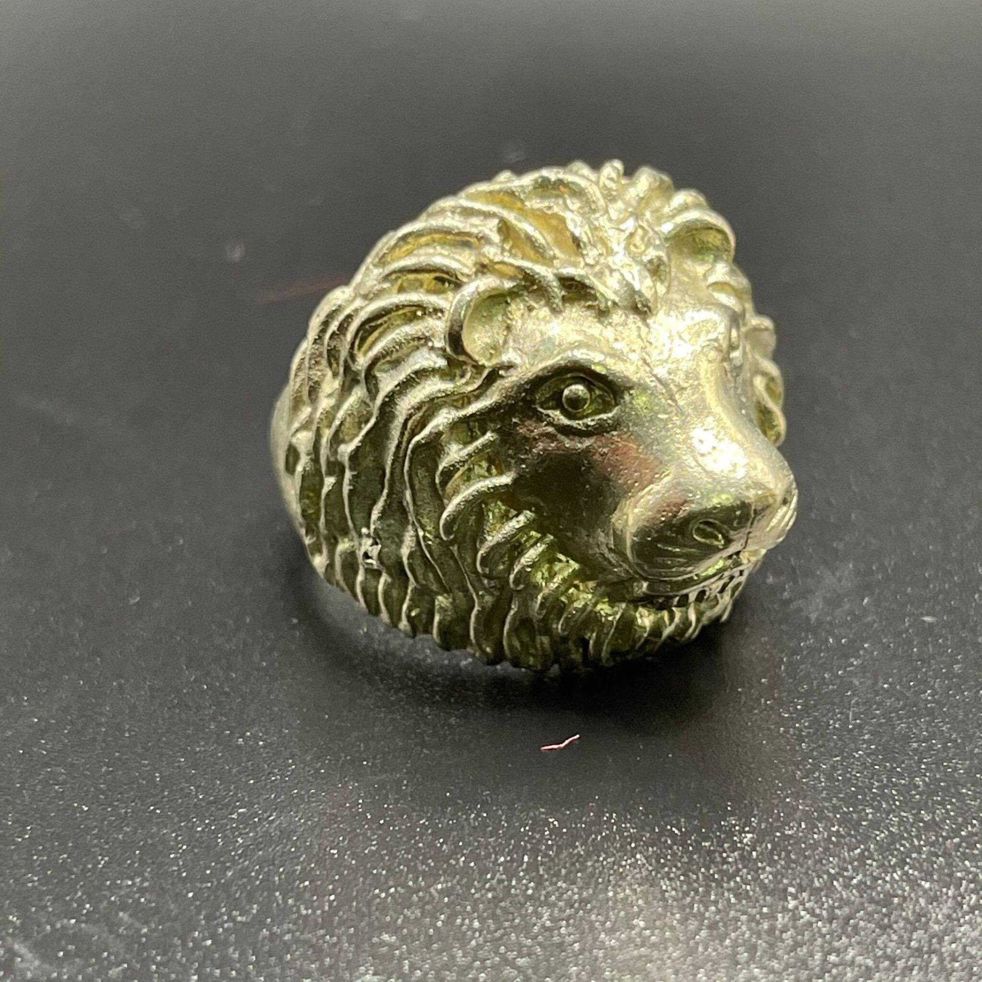Antiker Alter Bronzering Mit Löwenkopf Als Lünette von CrystalballStore