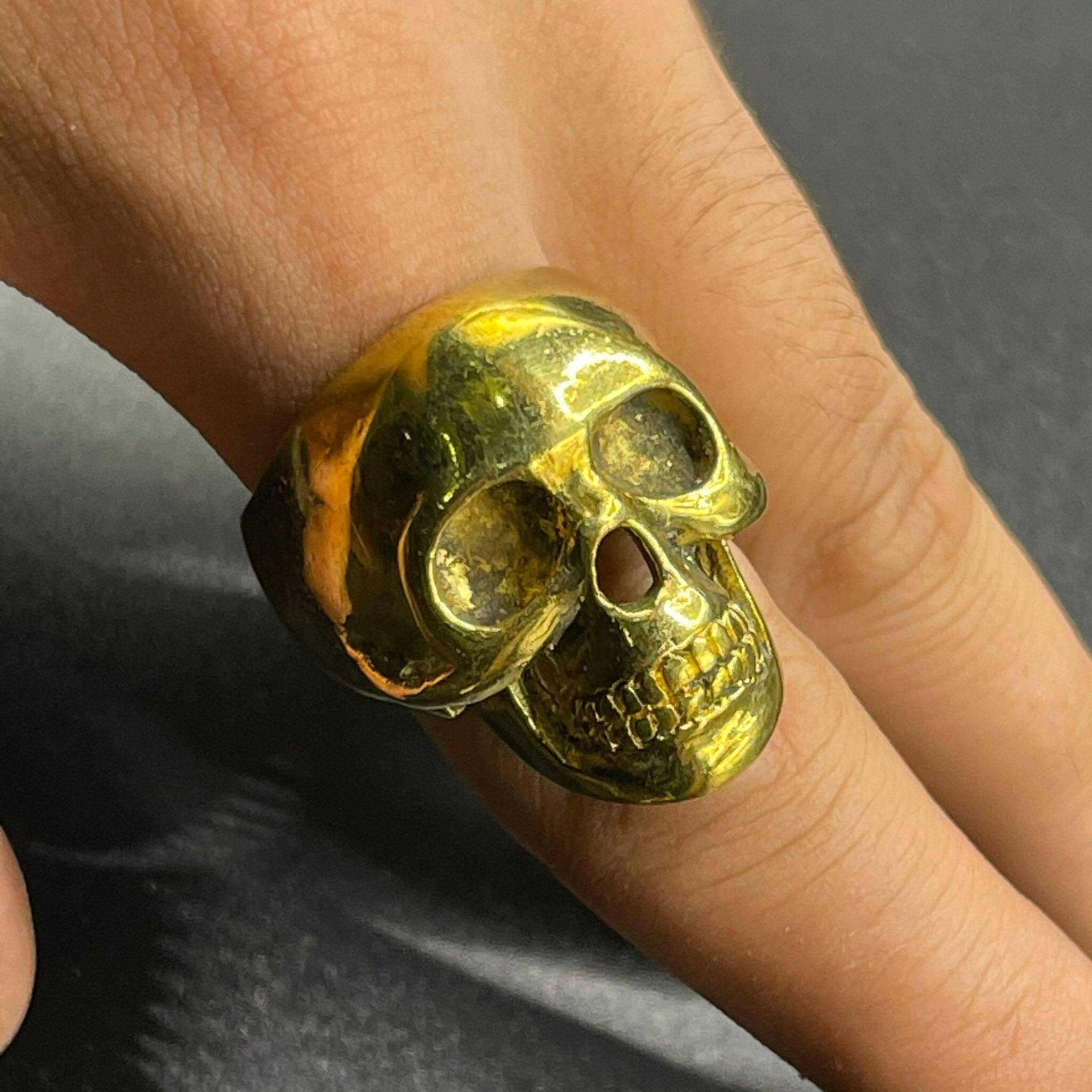Einzigartiger Antiker Naher Osten Gold Vergoldung Bronze Totenkopf Wundervoller Ring von CrystalballStore
