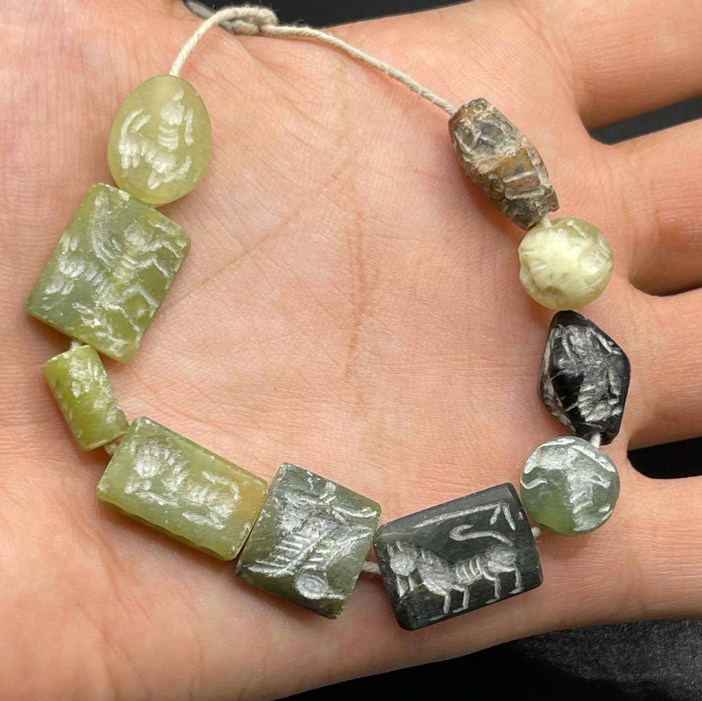 Sale Lot 10 Stk. Antike Alte Jade Und Jaspis Intaglio Stein Tiere Graviert Seehund Perlen von CrystalballStore