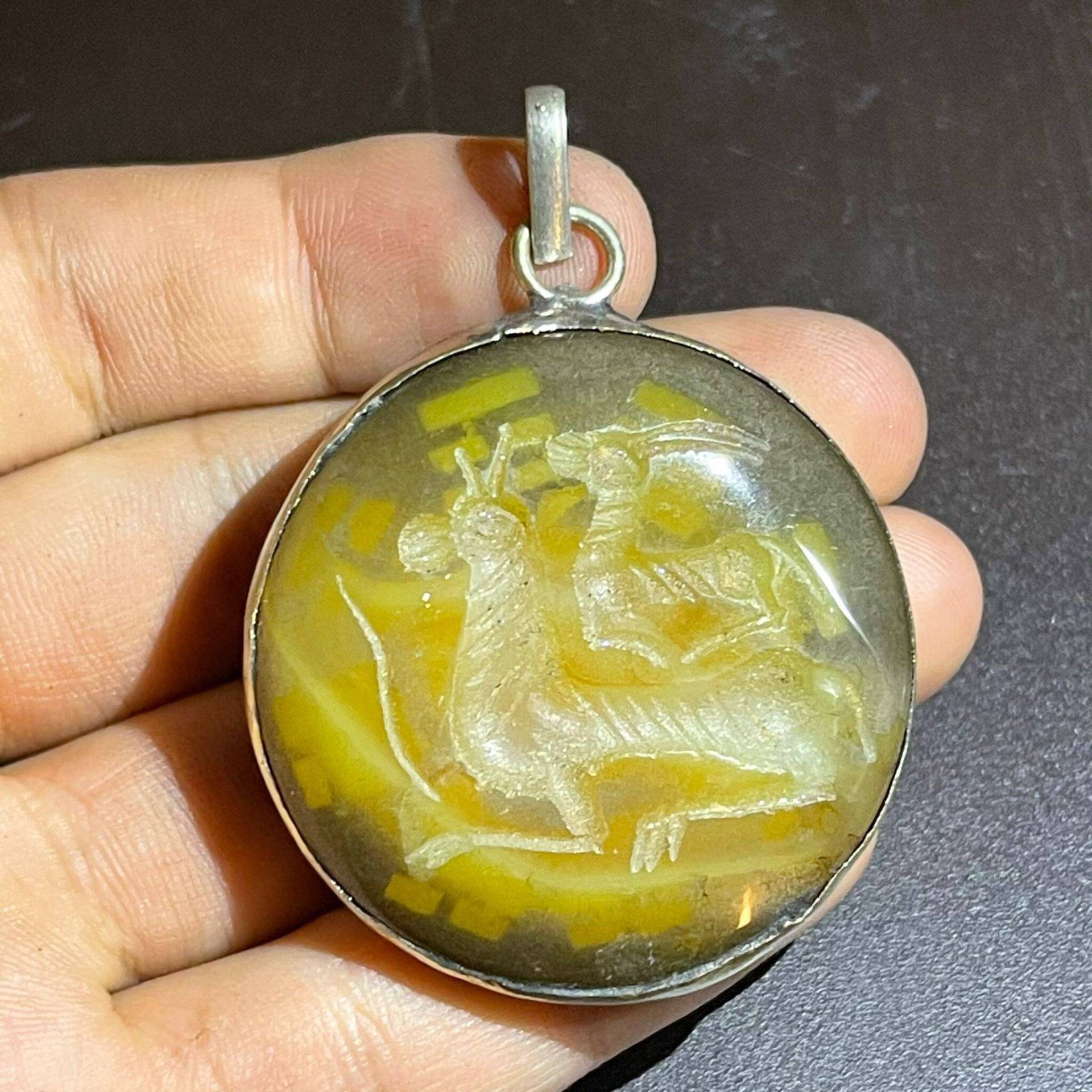 Wunderschöner Alter Achat Intaglio Stein 2 Hirsch Tier Graviert Unikat Anhänger von CrystalballStore