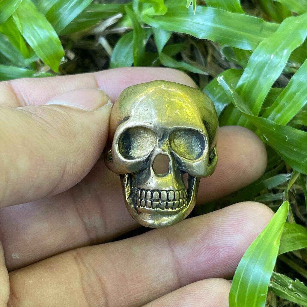 Wunderschöner Antiker Naher Osten Altgold Vergoldung Bronze Unikat Ring Mit Totenkopf-Kopf-Lünette von CrystalballStore