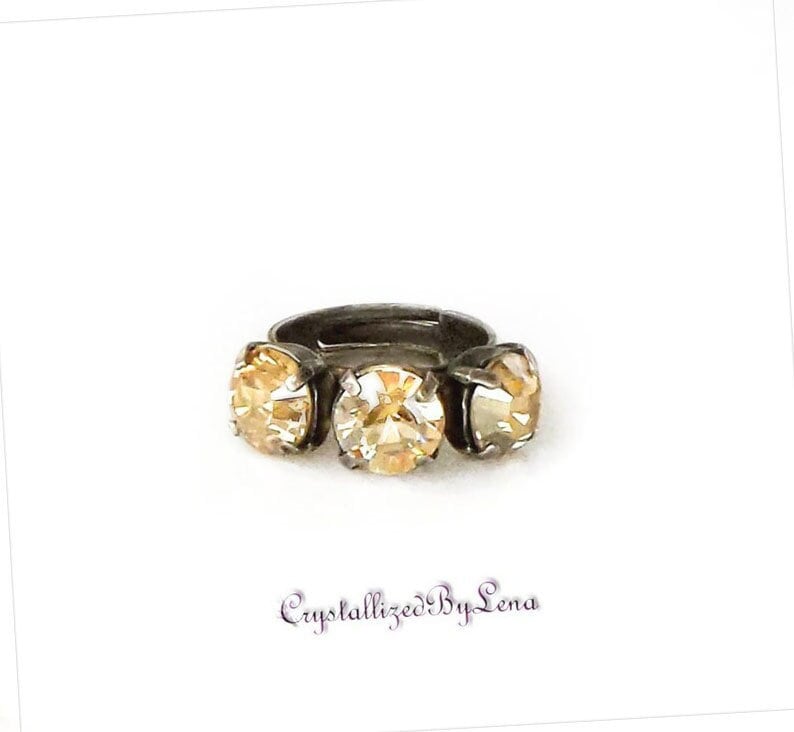 Swarovski Kristall 8mm Drei-stein-Ring Golden Shadow Antik Versilbert von CrystallizedByLena