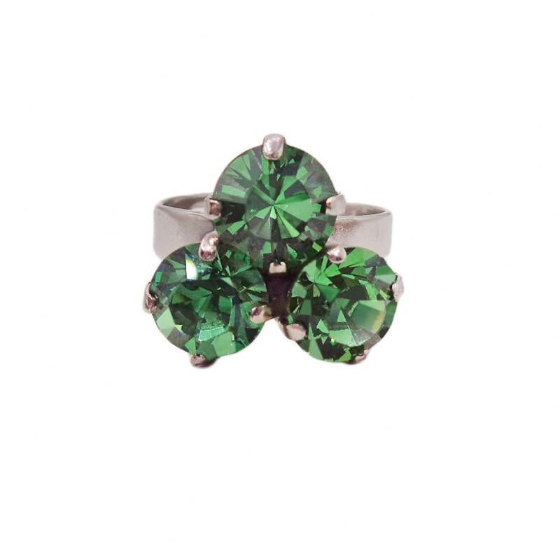 Swarovski Kristall 8mm Drei-stein-Ring Kristallgrün Erinit, Versilbert Swarovski Kristall 8mm Drei-stein-Ring Kristallgrün Erinit, Versilbert von CrystallizedByLena