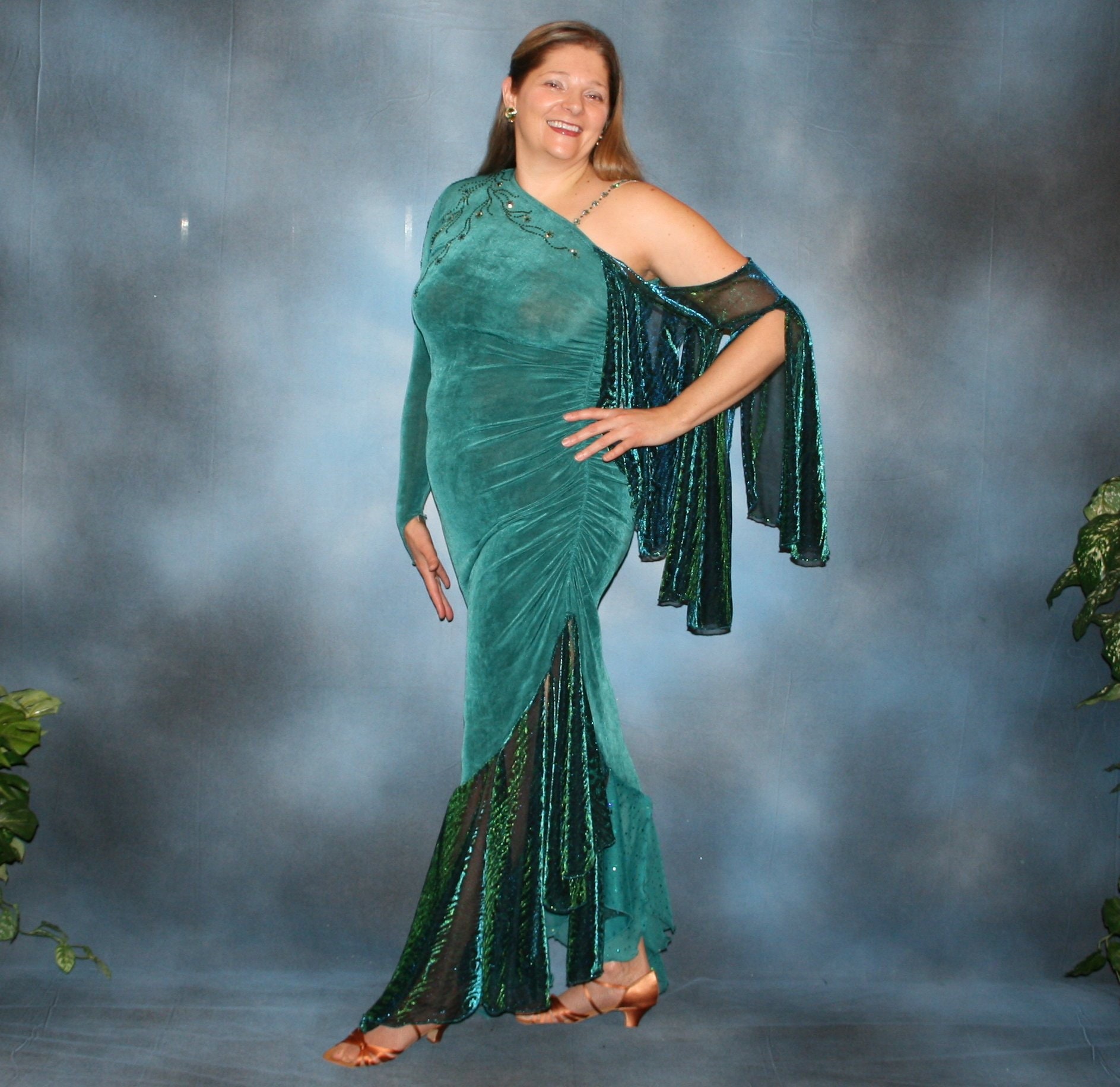 Türkises Tango-Rumba Kleid, Schimmernde Akzente, Blauer Zirkon, Smaragdgrüne Swarovski Strassarbeit, Größe 11/12-15 16, Sehr Dehnbar-Laurel Türkises Tango-Rumba Kleid, Schimmernde Akzente, Blauer Zirkon, Smaragdgrüne Swarovski Strassarbeit, Größe 11/12-15 16, Sehr Dehnbar-Laurel von CrystalsCreatDesigns