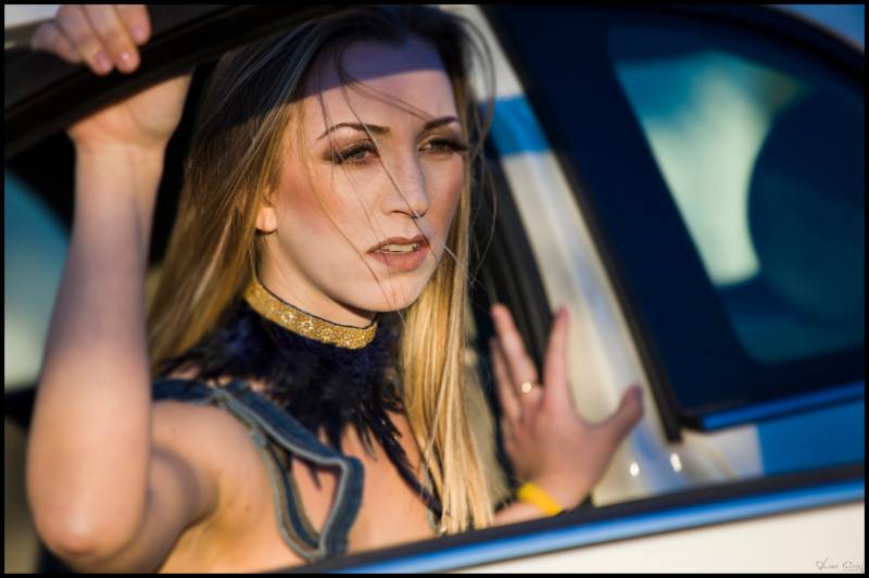 Königsblaues Halsband Mit Echten Federn, Cremefarbenes Karamell-Diamant-Gänseblümchen-Halsband von CrystalsandFeatherES