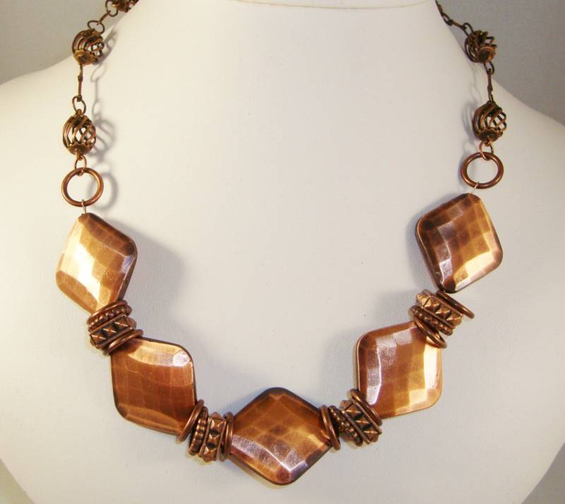 Kupferfarbene Kette Mit Passenden Ohrringen Kupferfarbene Kette Mit Passenden Ohrringen von CrystalsbyGail