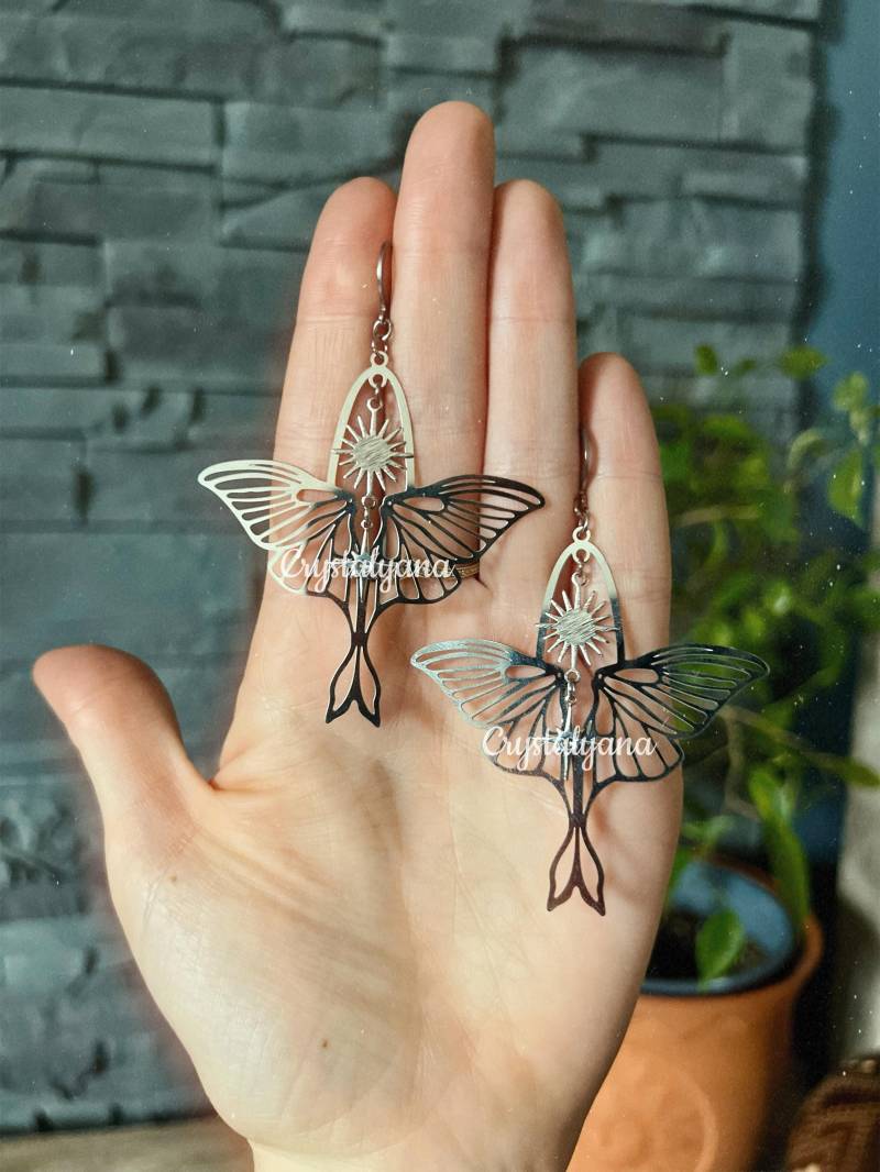 Edelstahl Motten Ohrringe Gothic Statement Schmuck Edelstahl Motten Ohrringe Gothic Statement Schmuck von Crystalyana