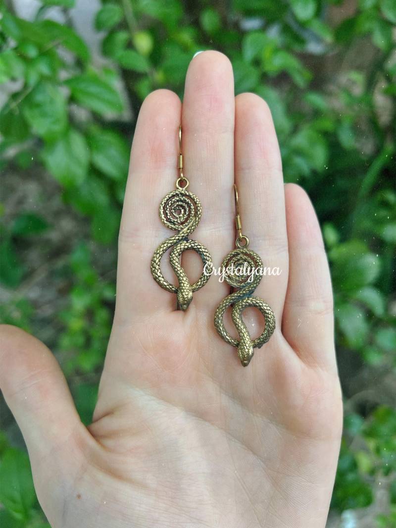 Schlange Ohrringe | Goldene Messing von Crystalyana