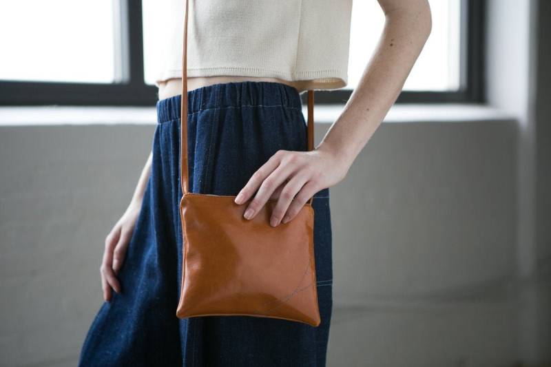 Umhängetasche Klein Aus Vegan Leder in Cognac, Verstellbarer Riemen, Orange Reise Tasche, Kleine Tasche Für Iphone, Einfache Crossbody Umhängetasche Klein Aus Vegan Leder in Cognac, Verstellbarer Riemen, Orange Reise Tasche, Kleine Tasche Für Iphone, Einfache Crossbody von CrystalynKae