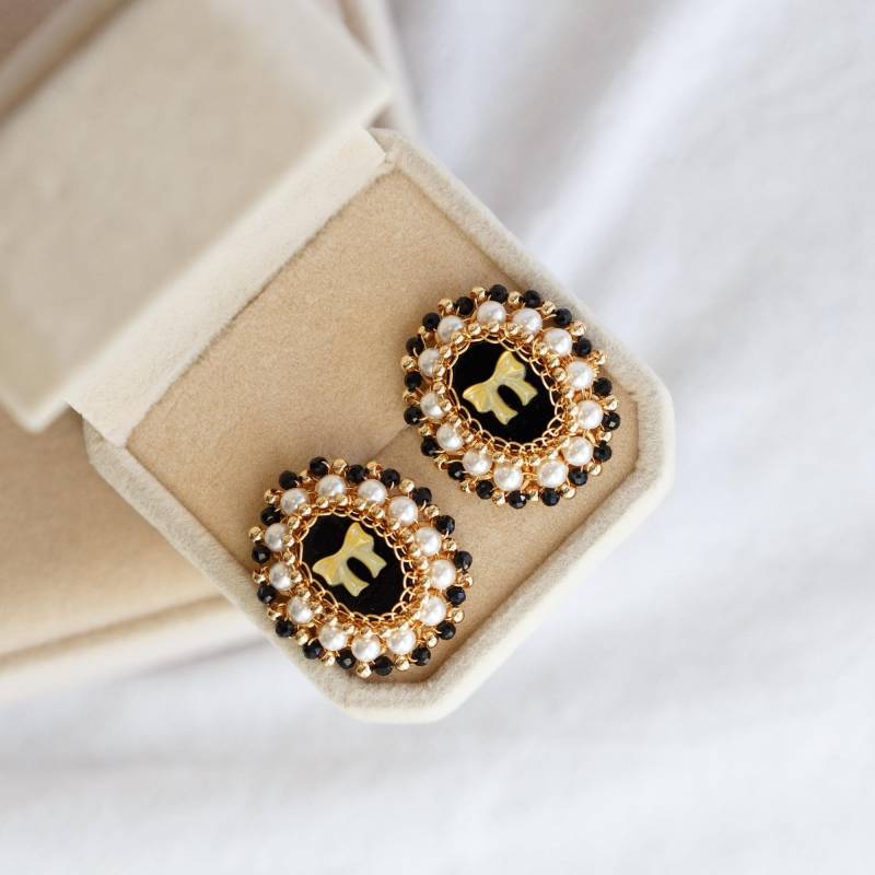 Aleyna Two-Layer Cameo Schwarzer Achat Ohrstecker von CubicJewels