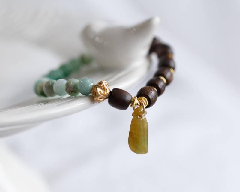 Emmalina Adlerholz Und Jadeit Feicui Chakra Armband von CubicJewels