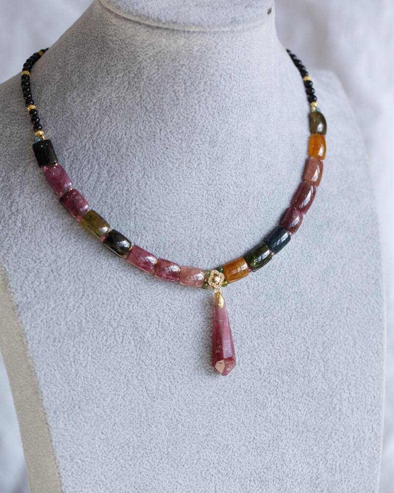 Isabetta Regenbogen Turmalin Perlen Anhänger Halskette Isabetta Regenbogen Turmalin Perlen Anhänger Halskette von CubicJewels