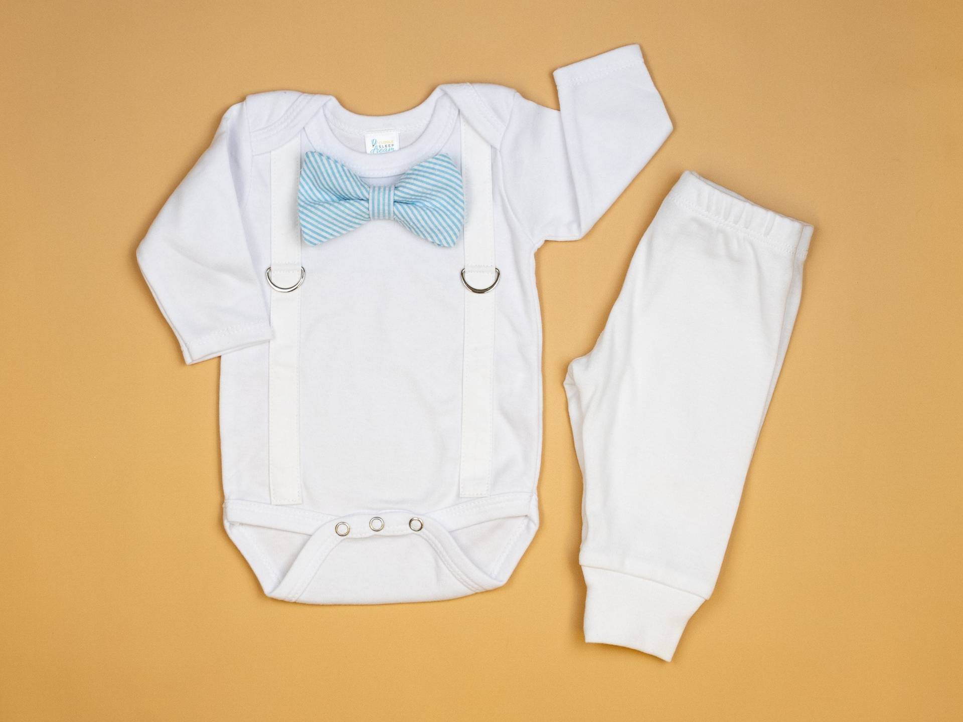 Baby Jungen Taufe Outfit. Weisse Hosenträger Mit Hellblauer Fliege. Weiße Hose. Taufe. Segenskleidung. Säugling Neugeborene von CuddleSleepDream